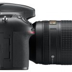 Klapka z prawej strony obudowy chroni kartę pamięci.