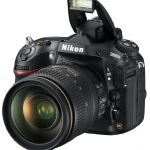 Znaczącą zaletę Nikona D800E w stosunku do konkurencyjnego Canona EOS 5D Mark III stanowi wbudowana lampa błyskowa. Za jej pomocą możemy w krytycznych sytuacjach rozświetlić motyw, wyzwolić serię błysków stroboskopowych albo sterować lampami zewnętrznymi.