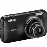 Nikon Coolpix S800c dostępny będzie w dwóch kolorach - białym i czarnym