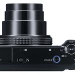 Lepiej wygląda kwestia szybkości: przynajmniej w szerokokątnym zakresie ogniskowych WB850F z opóźnieniem spustu migawki 0,39 s okazuje się wystarczająco szybki do rejestrowania spontanicznych ujęć. W zakresie tele na ustawienie ostrości i zrobienie zdjęcia trzeba jednak poczekać aż 1,01 s.