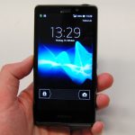 Zablokowany telefon umożliwia natychmiastowe włączenie aparatu fotograficznego.