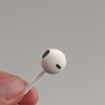 Słuchawki douszne zostały przeprojektowane i są teraz zdecydowanie wygodniejsze.