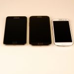 W porównaniu z modelami Note N7000 (po lewej) i Galaxy S3 (po prawej) Note 2 jest dłuższy i cieńszy. Ekran o przekątnej 5,5
