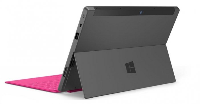 Surface RT jest pierwszą oficjalną platformą sprzętową dla systemu Windows ARM. Konkretnie Microsoft wykorzystał platformę Tegra 3 z 2 GB pamięci. Wcześniejsze tablety dla systemu Windows 7 bazowały na procesorach Intela.