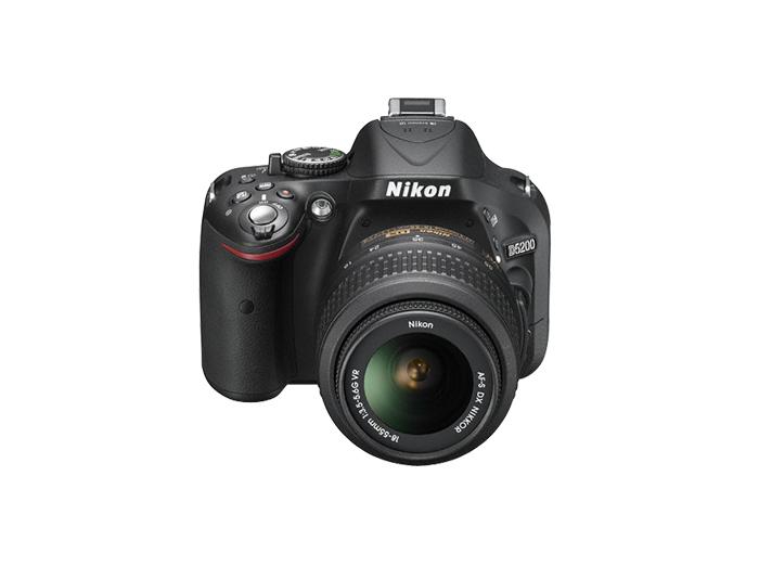 Nikon D5200: 24 Megapiksele, odchylany ekran i filmy Full HD
