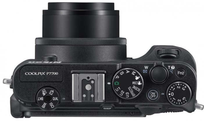 Nikon P7700 umożliwia ręczne regulowanie bardzo wielu ustawień.