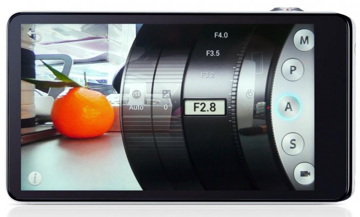 Samsung Galaxy Camera: Duży wyświetlacz dotykowy szybko reaguje na polecenia i umożliwia sterowanie pracą aparatu za pomocą wirtualnych regulatorów.