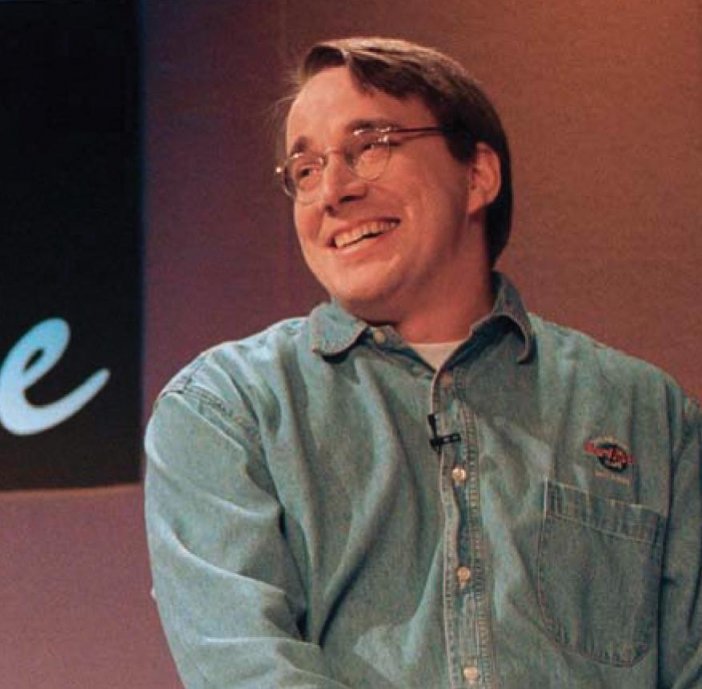 TWÓRCA SYSTEMU Linus Torvalds w 1991 roku stworzył jądro Linuksa, które stało się bazą dla wielu różnych dystrybucji.