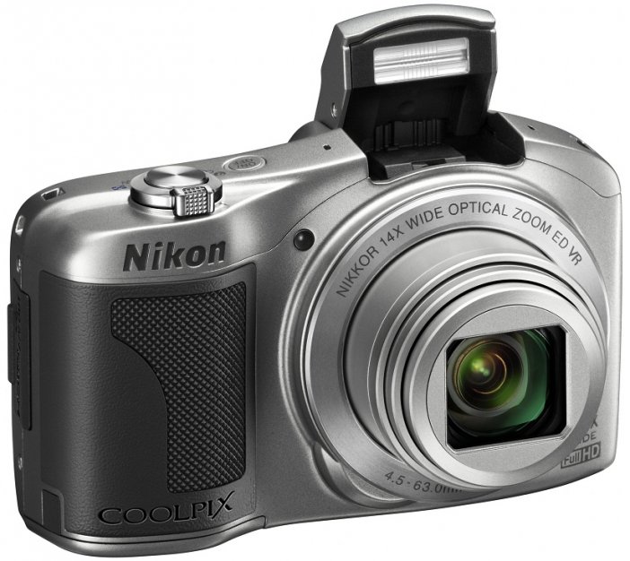 W porównaniu do innych modeli systemu Nikon 1, nowy V2 znacznie bardziej przypomina lustrzankę. Ma nie tylko wbudowany wizjer elektroniczny, ale i duży uchwyt dla prawej dłoni, a jego korpus robi solidne wrażenie.