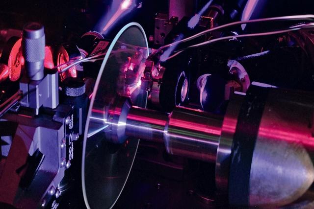Na przeźroczystych dyskach holograficznych firmy GE dane są ułożone w dziesiątkach warstw.