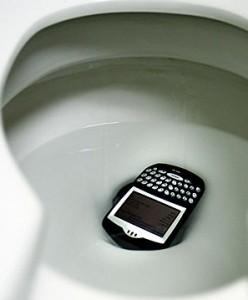 Ile razy upuściłaś lub upuściłeś smartfon do muszli klozetowej?