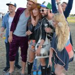 Fotografowanie niedużym Nikonem 1 S1 absolutnie nie peszyło uczestników Open'er Festival.