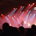 Czuły autofokus i wysoka jakość zdjęć pozwalały na skuteczne fotografowanie koncertów nawet przy słabym oświetleniu.