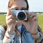 S1 ma wielkość aparatu kompaktowego i bez problemu mieści się nawet w kieszeni.