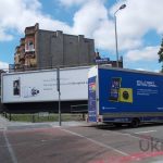 Wojna na billboardy między Samsungiem a Nokią. Zdjęcia pochodzą z ukmobilereview.com.