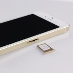iPhone 5S obsługuje karty SIM w formacie Nano. Jak zwykle nie ma co marzyć o slocie kart SD.