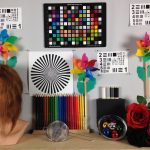 Zdjęcie laboratoryjne wykonane przy świetle dziennym: Fotografia jest bardzo jasna, ostra i ma wyraziste kolory. W dobrych warunkach nawet aparat ubiegłorocznego iPhone'a dobrze sobie radzi.