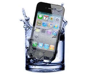 Uwierzyli, że aktualizacja do iOS 7 sprawi, że ich sprzęt będzie wodoodporny