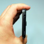 Gniazdo 3,5 mm służy do podłączania zestawu słuchawkowego. Nie jest ono w żaden sposób chronione przed wodą, jednak działa prawidłowo również po kąpieli.