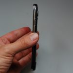 Częścią obudowy Galaxy S4 Active jest metalowe obramowanie. Świadectwem upadków telefonu są pojawiające się na nim rysy i wgniecenia. Poza tym jednak urządzenie nie odnosi żadnych szkód.