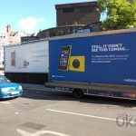 Wojna na billboardy między Samsungiem a Nokią. Zdjęcia pochodzą z ukmobilereview.com.