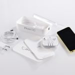 W pudełku znajdziemy kabel z wtyczką typu Lightning oraz ładowarkę sieciową i firmowe słuchawki Apple Earpods. Słuchawki nie różnią się od tych, które dostarczano z iPhonem 5.