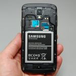 Do zasilania smartfonu służy akumulator o pojemności 2600 mAh. Mocy wystarcza mu na 10,5 h telefonowania. Jasny wyświetlacz sprawia jednak, że surfowanie w Sieci przy maksymalnej intensywności podświetlenia wyczerpuje akumulator już po 5,5 h.