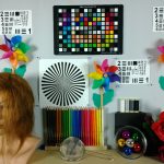 Zdjęcie laboratoryjne wykonane przy świetle dziennym: Kolory są trochę za zimne, ale poza tym obraz jest bardzo ostry, ma żywe kolory i odpowiedni kontrast.