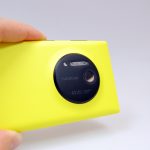 Inżynierowie Nokii przykładają dużą wagę do dobrej jakości zdjęć w słabych warunkach oświetleniowych. Kiedy zachodzi konieczność dodatkowego doświetlenia motywu, do akcji wkracza ksenonowa lampa błyskowa. Podczas filmowania wykorzystywana jest dioda LED.