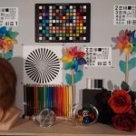 Zdjęcie laboratoryjne zarejestrowane przy sztucznym świetle: Nie widać żółtego przebarwienia typowego dla aparatów w telefonach komórkowych, ale obraz jest zbyt ciemny.