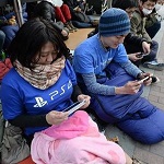 Japończycy stoją w kolejkach czekając na jutrzejszą premierę PS4