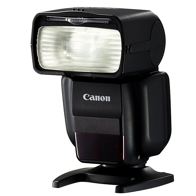 Nowa lampa Canona ze “średniej półki”