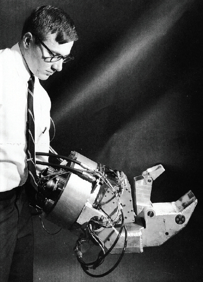Jedynym (częściowym) sukcesem projektu Hardiman było opracowanie robotycznego ramienia. Jednak ze względu na gabaryty i masę urządzenia jego użyteczność była wątpliwa, w efekcie projekt nigdy nie wyszedł poza fazę działającego prototypu.