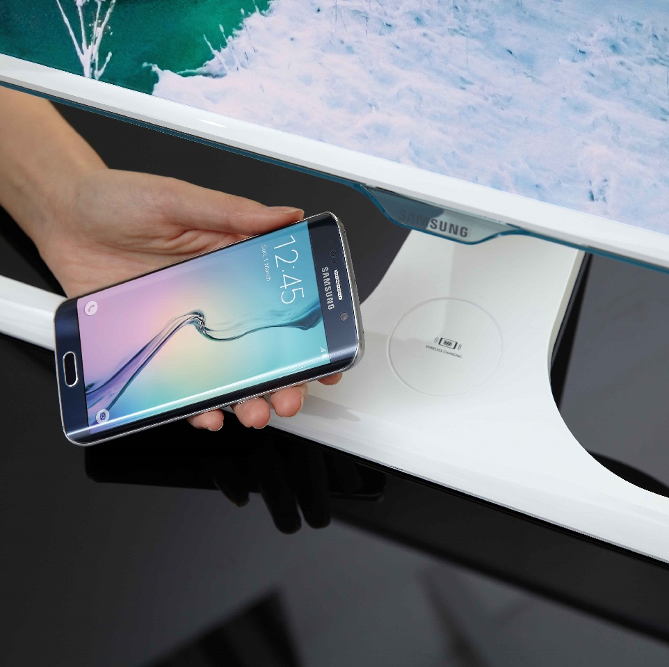 Samsung: monitor z wbudowaną ładowarką