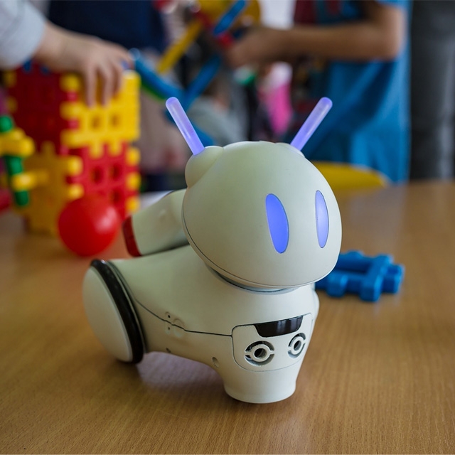 Robot, który z małego dziecka zrobi dorosłego programistę
