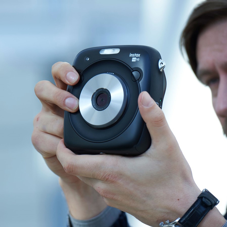 Fujifilm SQ10 Instax Square to hybryda fotografii cyfrowej i… natychmiastowej