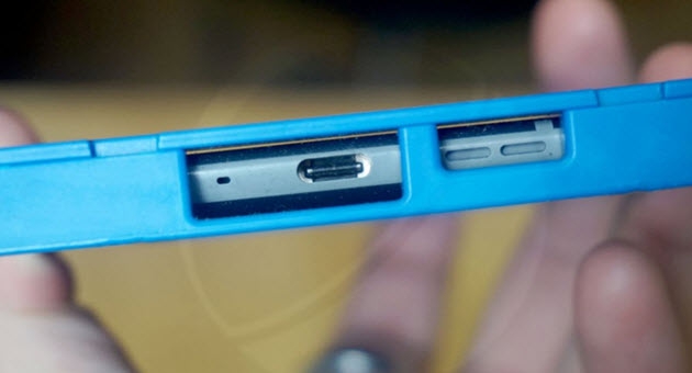 Smartfon wyposażono w złącze USB C (fot. frandroid.com)