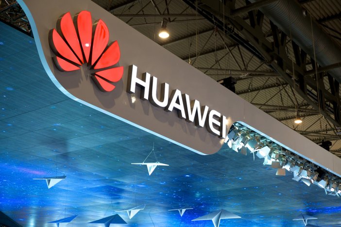 Huawei zainwestował milion dolarów w badania nad sztuczną inteligencją (fot. Kārlis Dambrāns)