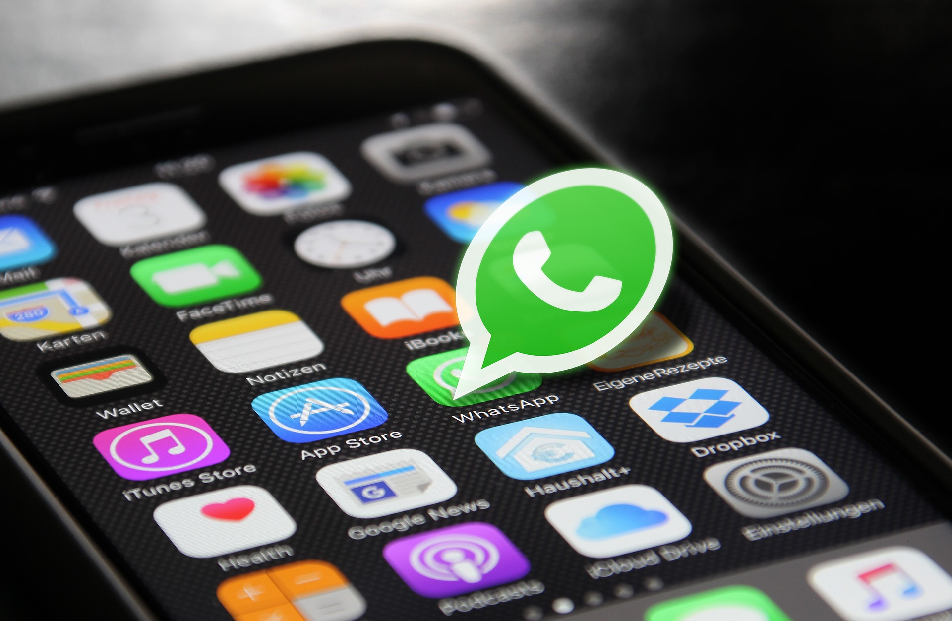 Niemiecka policja będzie śledzić wpisy na WhatsAppie i Telegramie