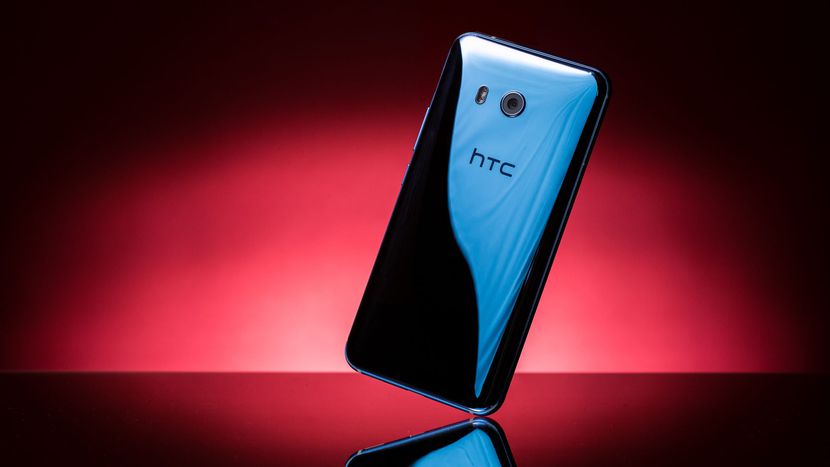 Telefony HTC wyświetlają reklamy w klawiaturze
