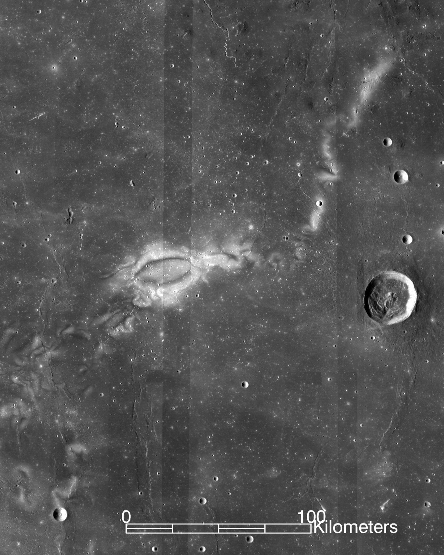Satelity umieszczone na orbicie Księżyca zbadają co wywołuje odbarwienia na jego powierzchni.