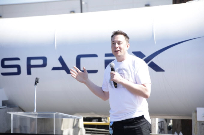 Elon Musk: “Tesla była o włos od bankructwa”