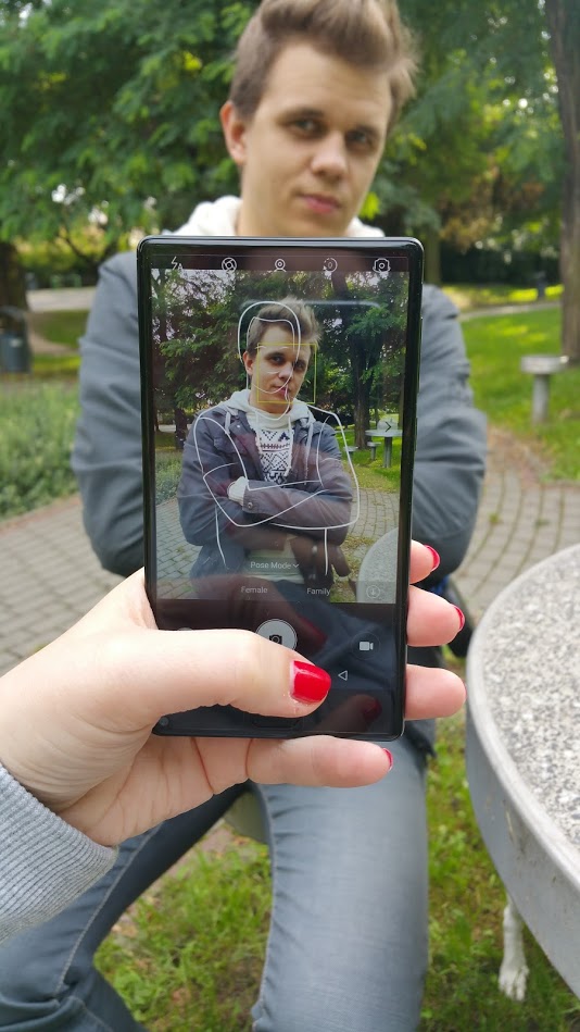 Tryb ułatwiający pozowanie do zdjęć