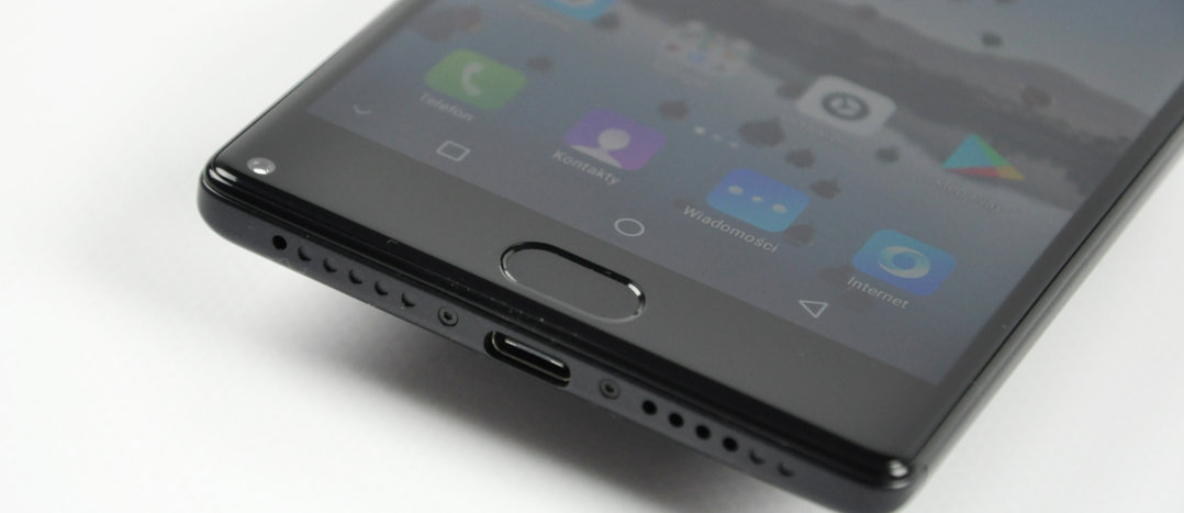 Złącze USB typu C to jedyny port smartfonu