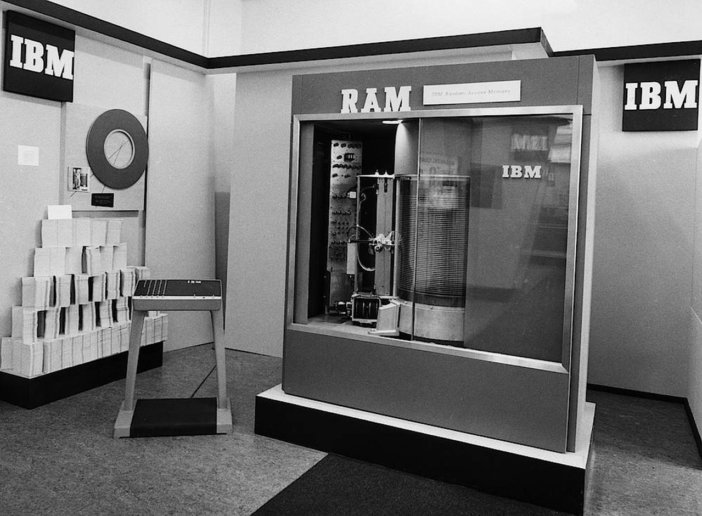 IBM Model 350 - pierwszy dysk twardy świata