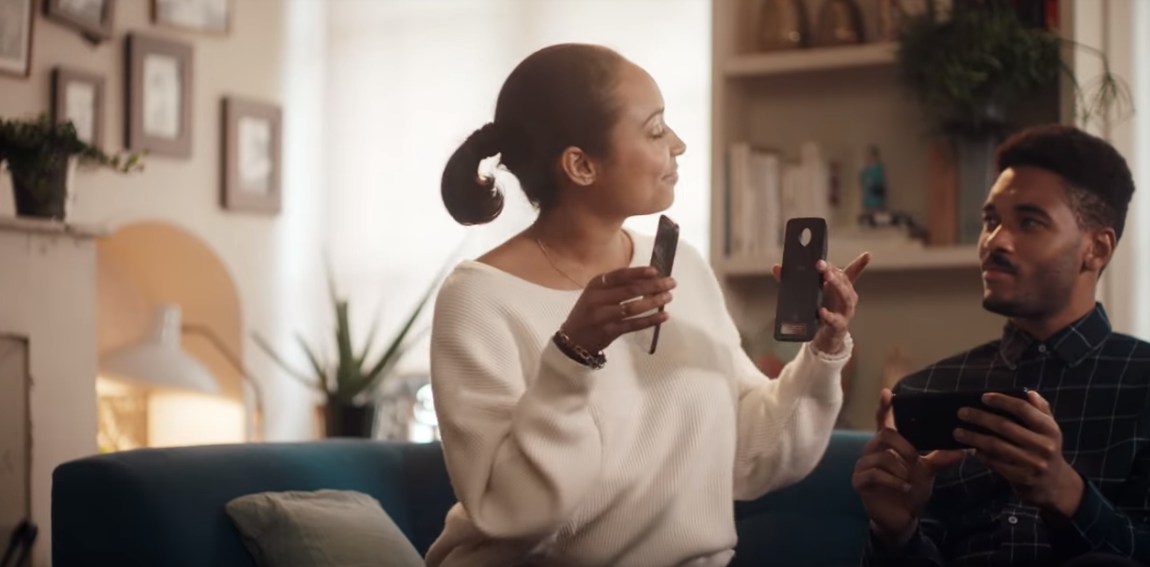 Teraz Motorola naśmiewa się w reklamie z Samsunga