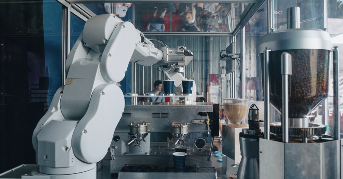 Robot-barista podaje kawę w Australii