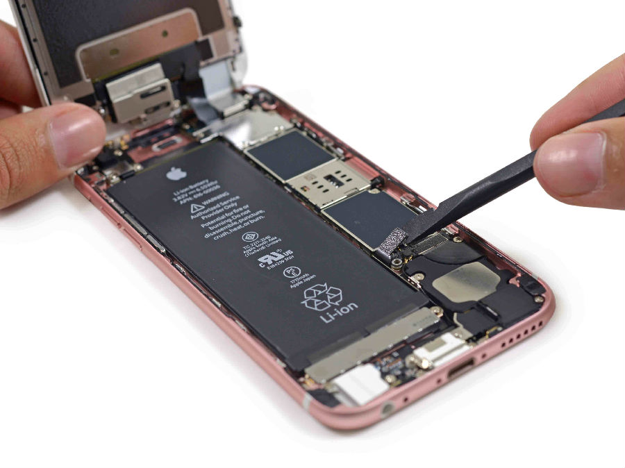 Wymiana akumulatora poprawi wydajność starszych modeli iPhone’ów