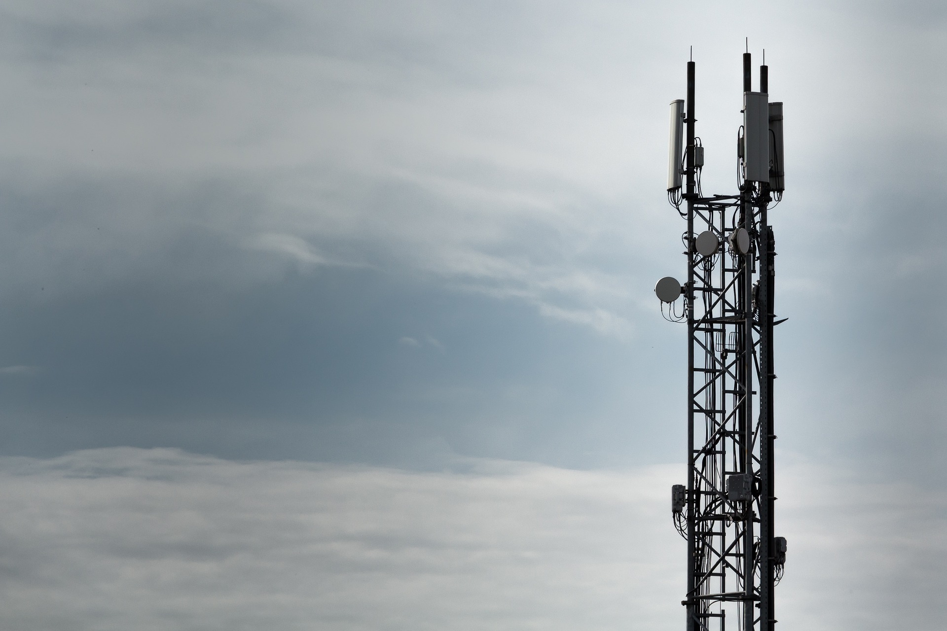 Plus i Cyfrowy Polsat wprowadzają Zestaw Internetu Domowego 300 z LTE Advanced
