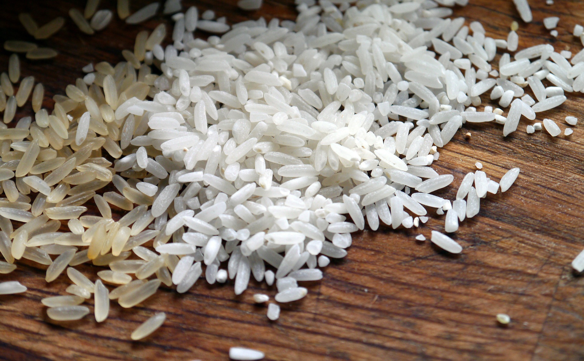 Ziarno ryżu to gigant przy najmniejszym komputerze świata
